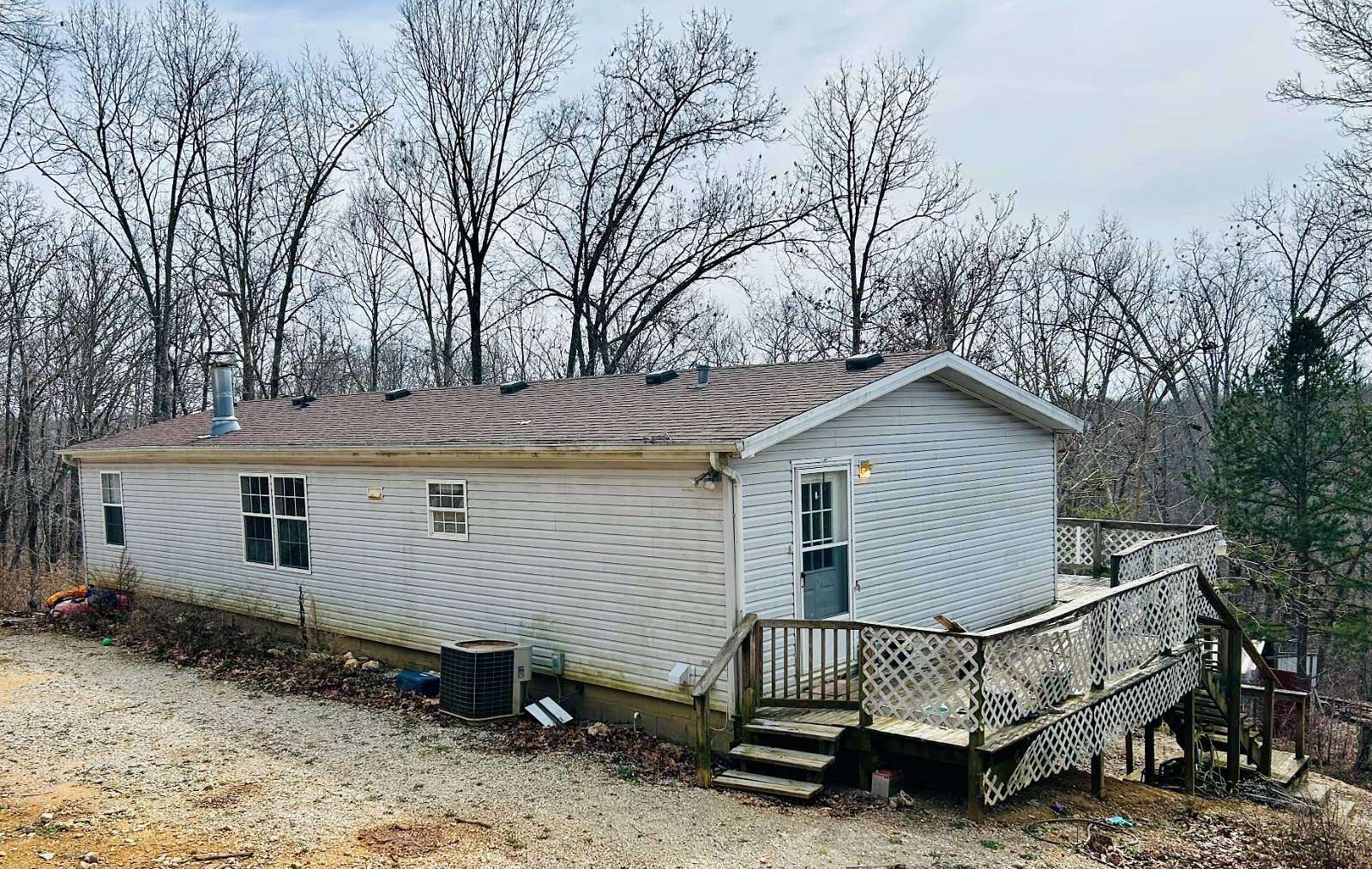 6.39 Acres of Land with Home for Sale in Speedwell, Tennessee