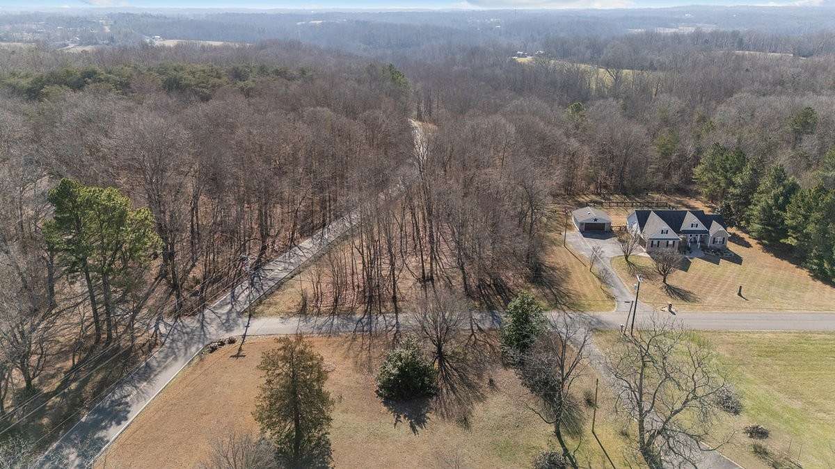 1 Acre of Residential Land for Sale in Burns, Tennessee
