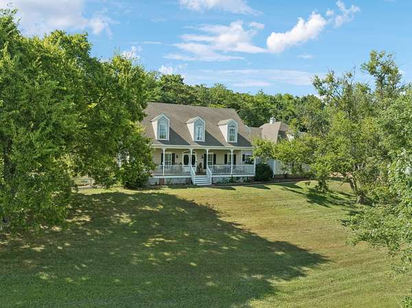 13.4 Acres of Land with Home for Sale in Thompson's Station, Tennessee