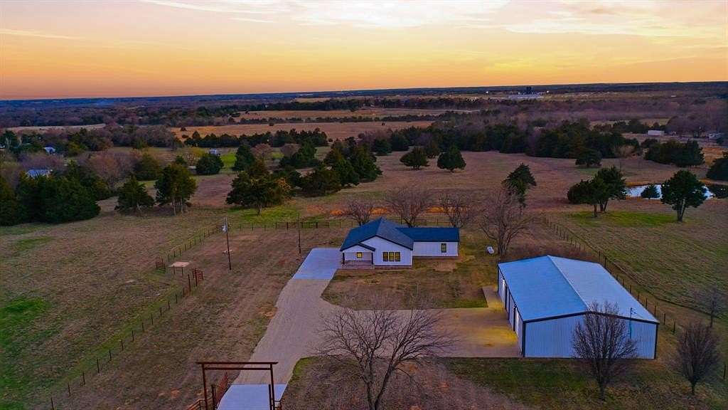 16 Acres of Land with Home for Sale in Collinsville, Texas