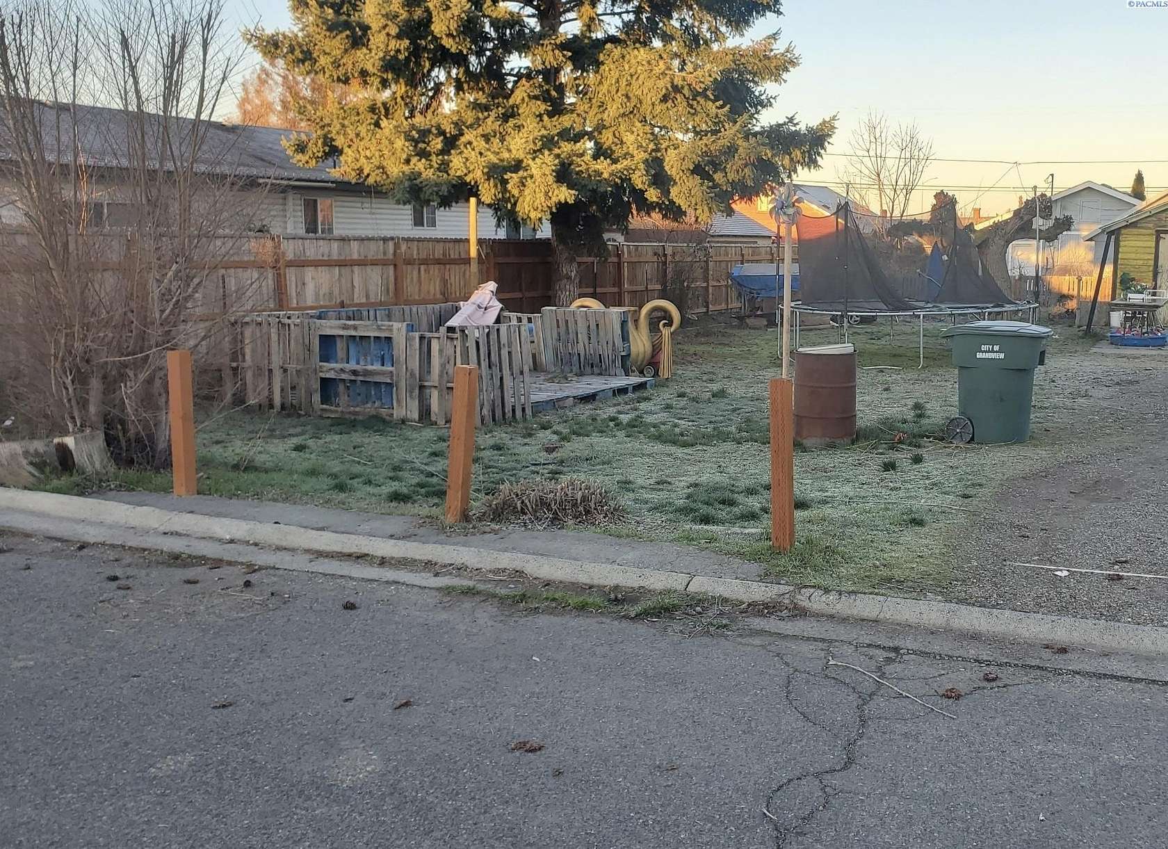 0.11 Acres of Residential Land for Sale in Grandview, Washington