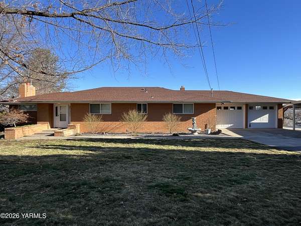 2.5 Acres of Land with Home for Sale in Selah, Washington