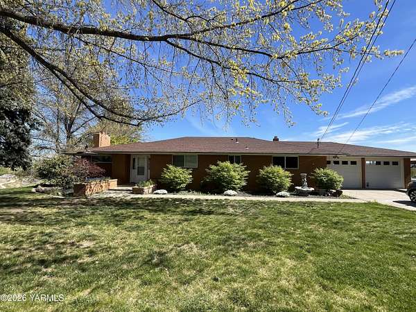 2.5 Acres of Land with Home for Sale in Selah, Washington