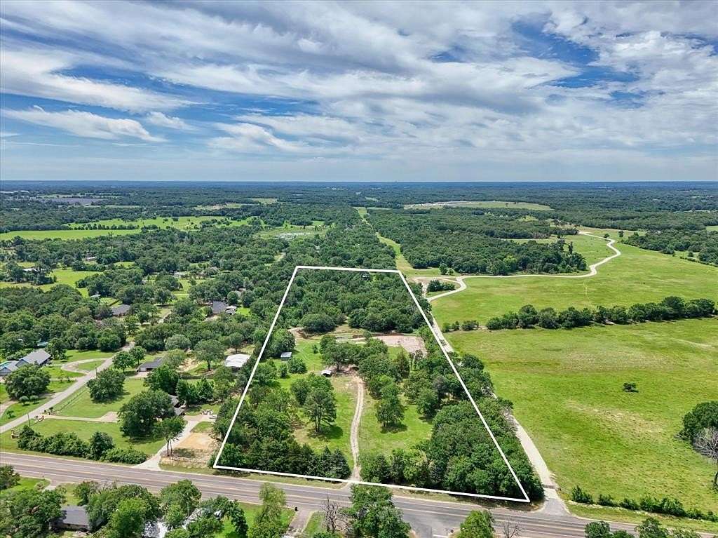 10 Acres of Land for Sale in Fairfield, Texas