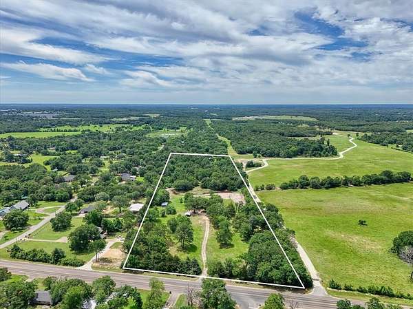 10 Acres of Land for Sale in Fairfield, Texas