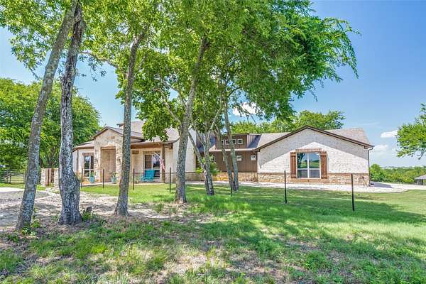 15 Acres of Land with Home for Sale in Nevada, Texas