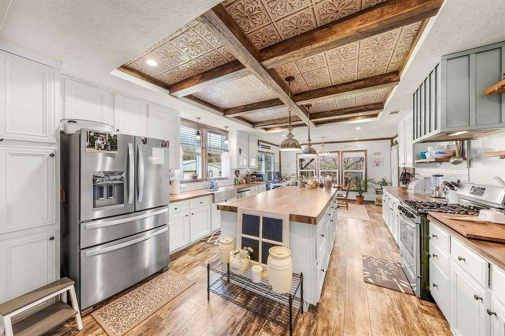 2 Acres of Improved Mixed-Use Land for Sale in Campbell, Texas