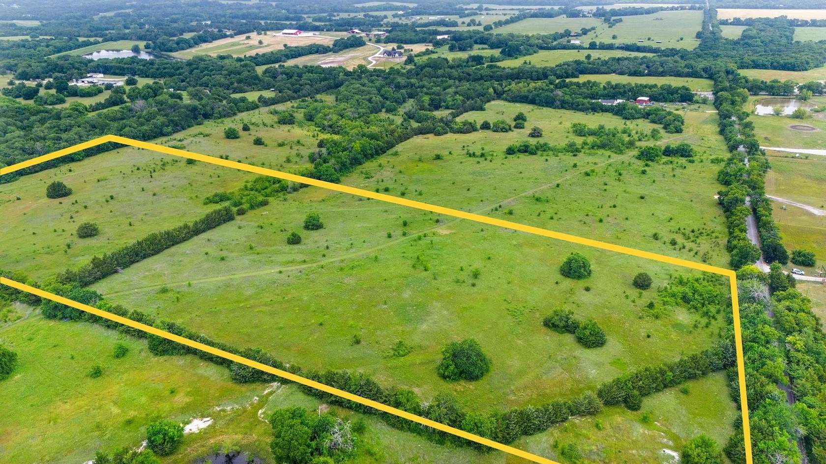17 Acres of Land for Sale in Whitewright, Texas