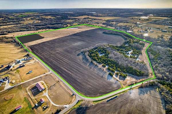 100 Acres of Land for Sale in Weston, Texas