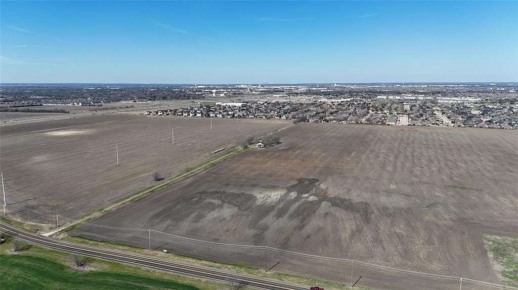 25.3 Acres of Agricultural & Residential Land for Sale in Waxahachie, Texas