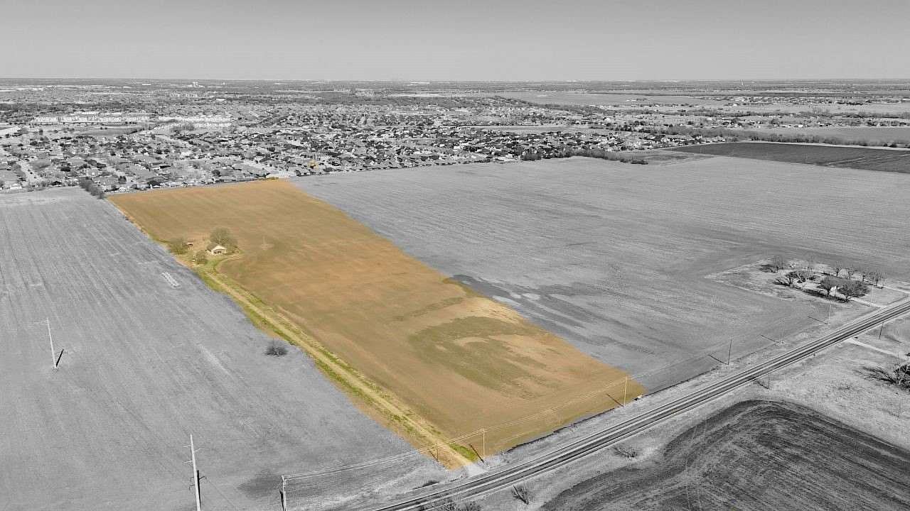 25.3 Acres of Agricultural & Residential Land for Sale in Waxahachie, Texas
