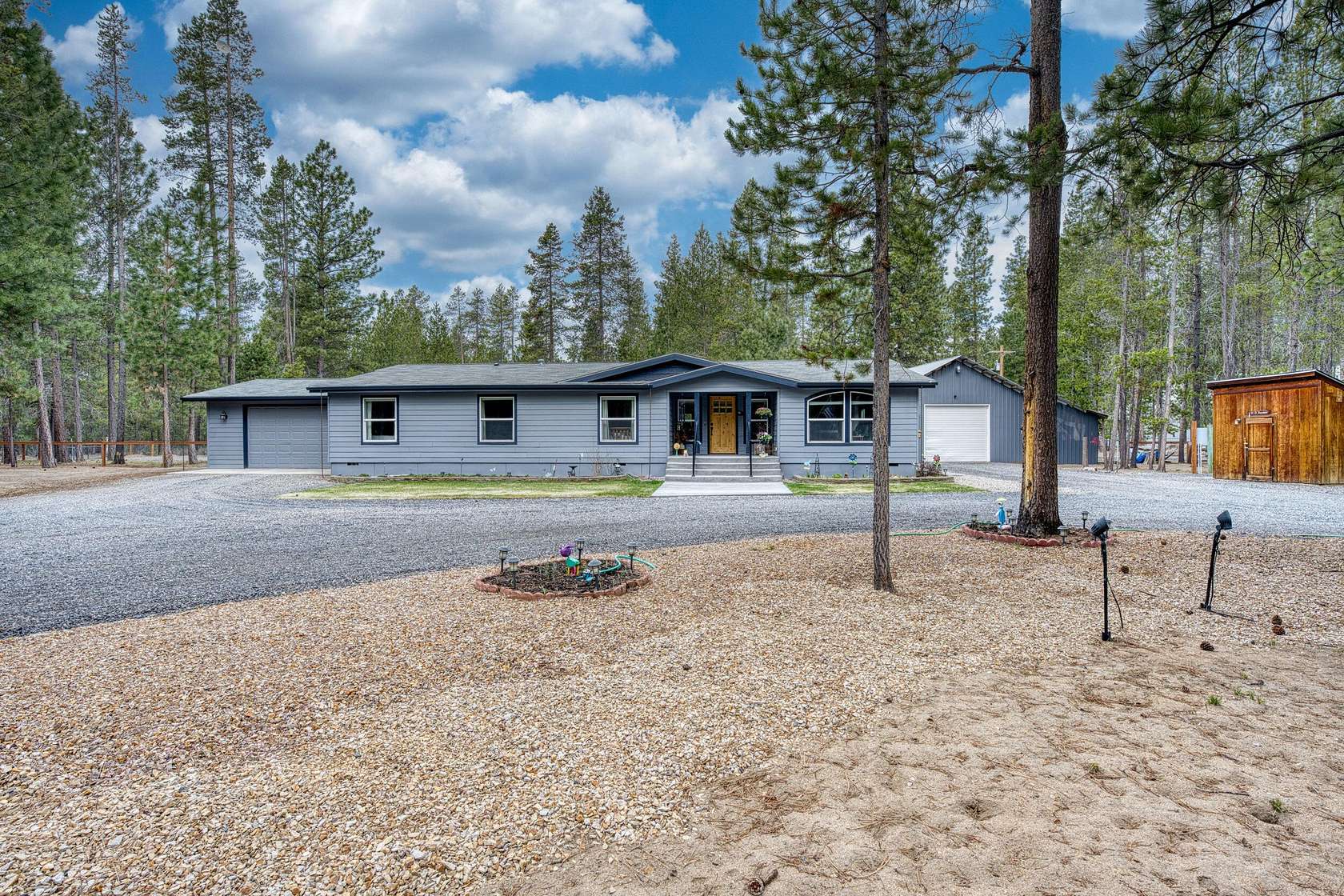 2.16 Acres of Land with Home for Sale in La Pine, Oregon