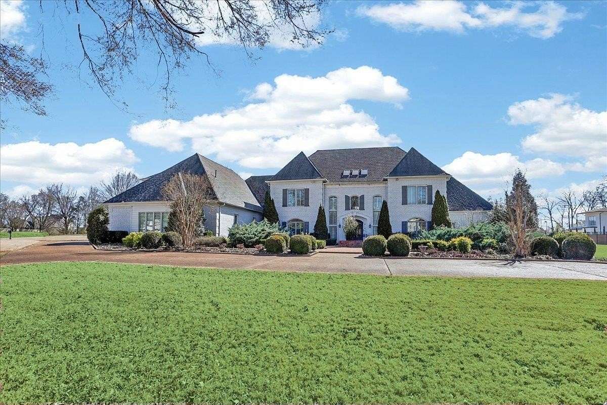 3 Acres of Land with Home for Sale in Germantown, Tennessee