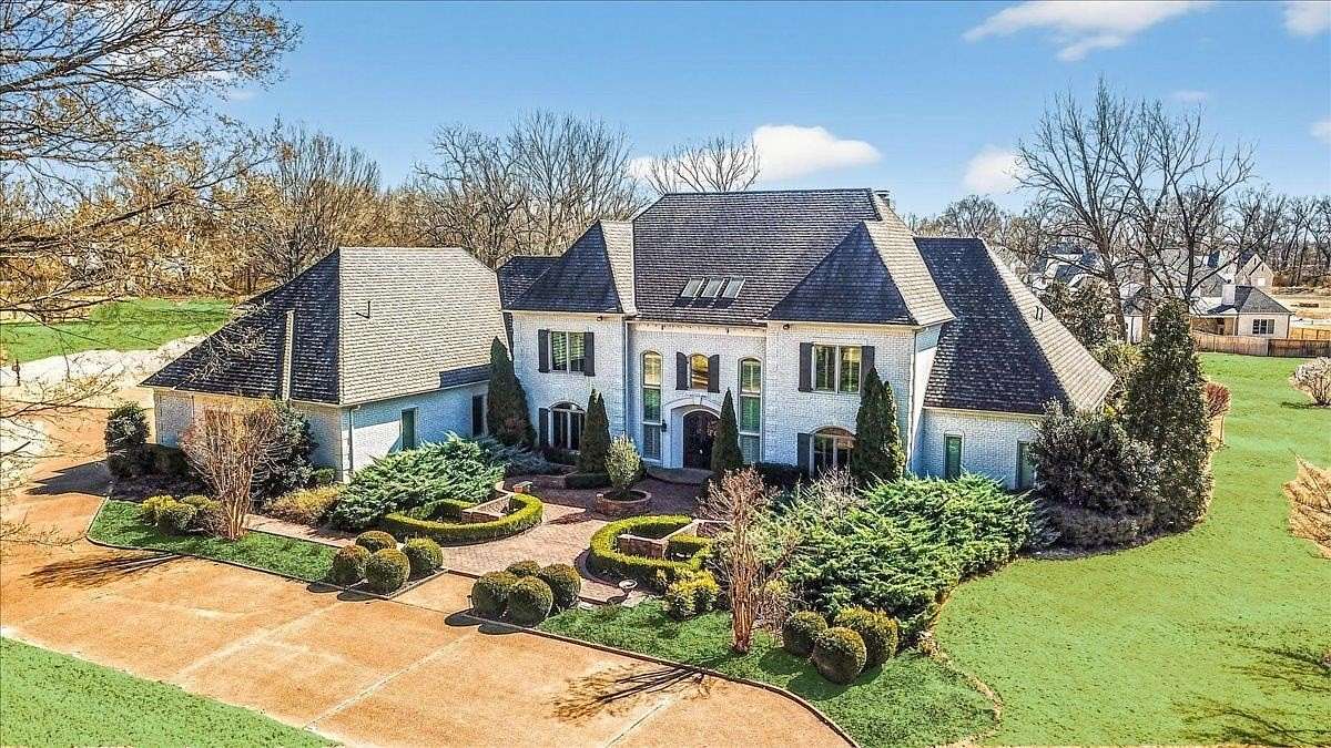 3 Acres of Land with Home for Sale in Germantown, Tennessee