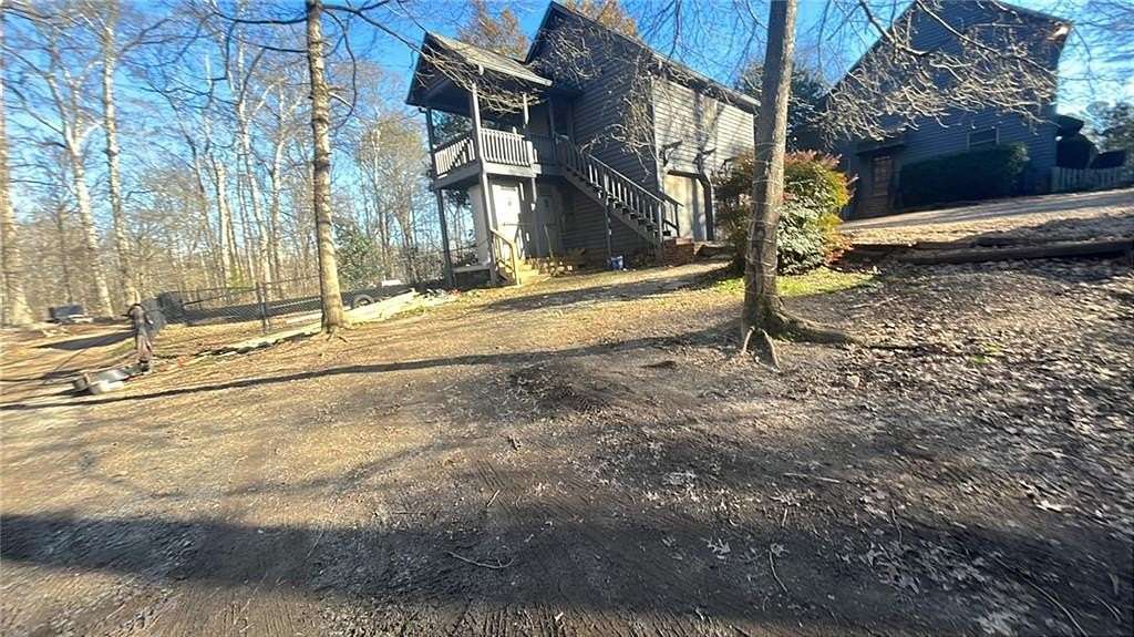 28 Acres of Agricultural Land with Home for Sale in Fayetteville, Georgia