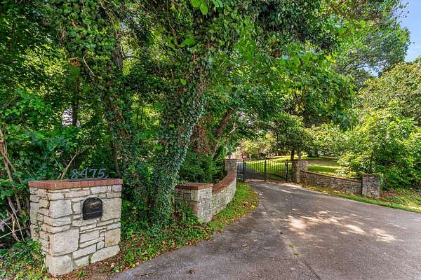 5.14 Acres of Land with Home for Sale in Nashville, Tennessee