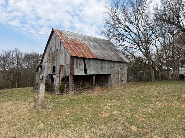 15.4 Acres of Recreational & Residential Land for Sale in Castalian Springs, Tennessee