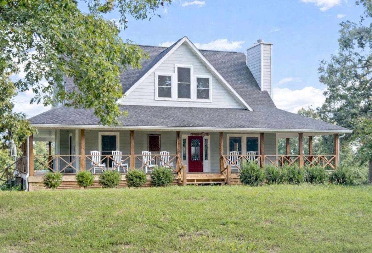 5 Acres of Land with Home for Sale in Indian Mound, Tennessee