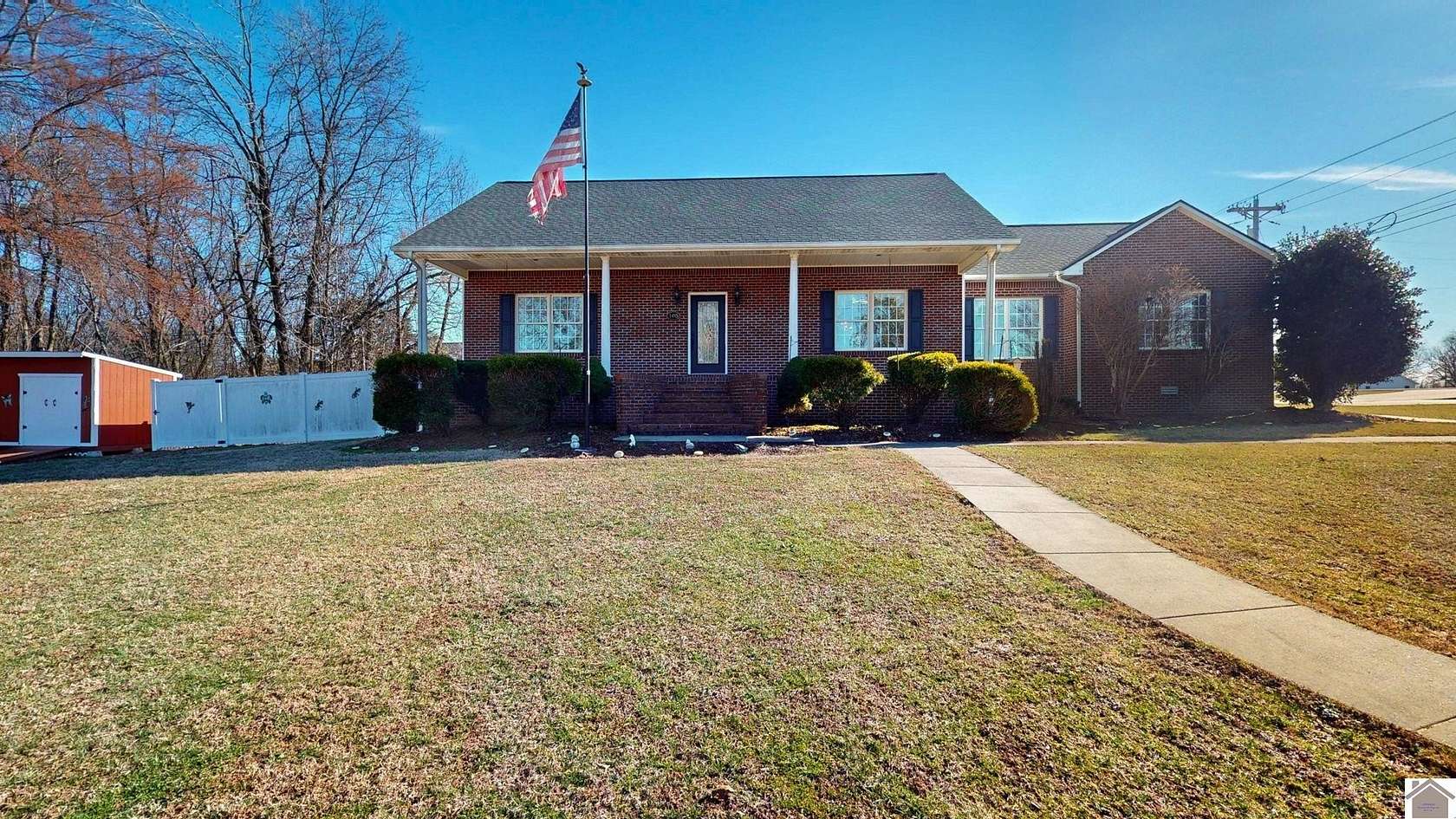 1.5 Acres of Land with Home for Sale in Paducah, Kentucky