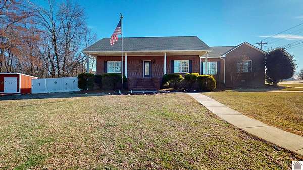 1.5 Acres of Land with Home for Sale in Paducah, Kentucky