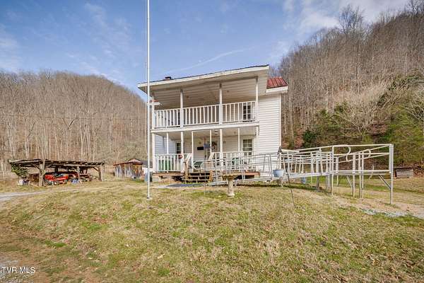 190 Acres of Agricultural Land with Home for Sale in Fort Blackmore, Virginia