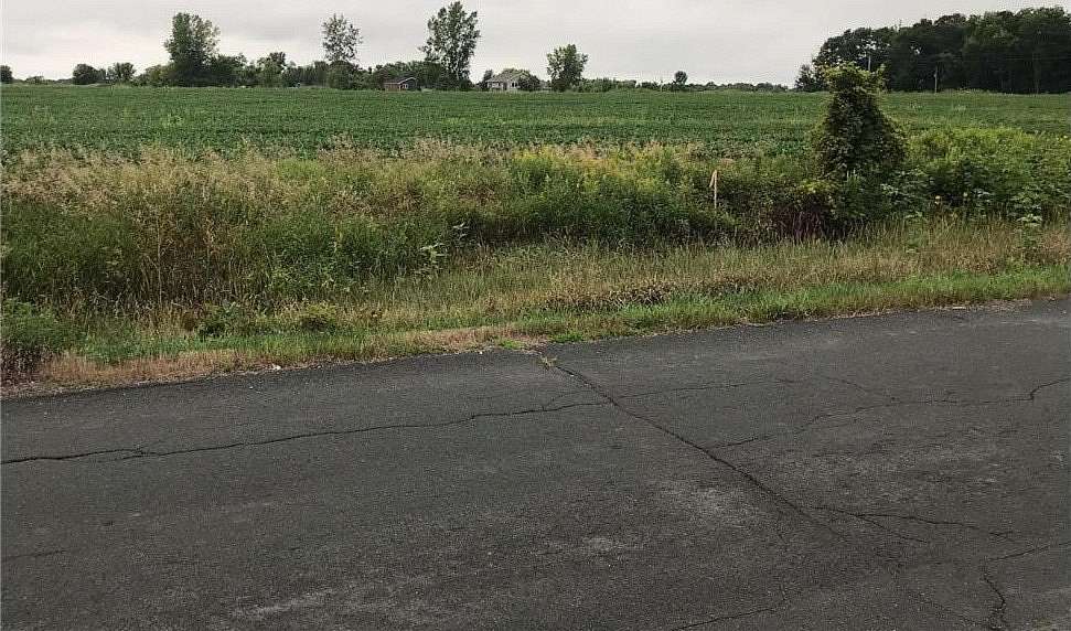 6 Acres of Agricultural Land for Sale in Kinnickinnic Town, Wisconsin