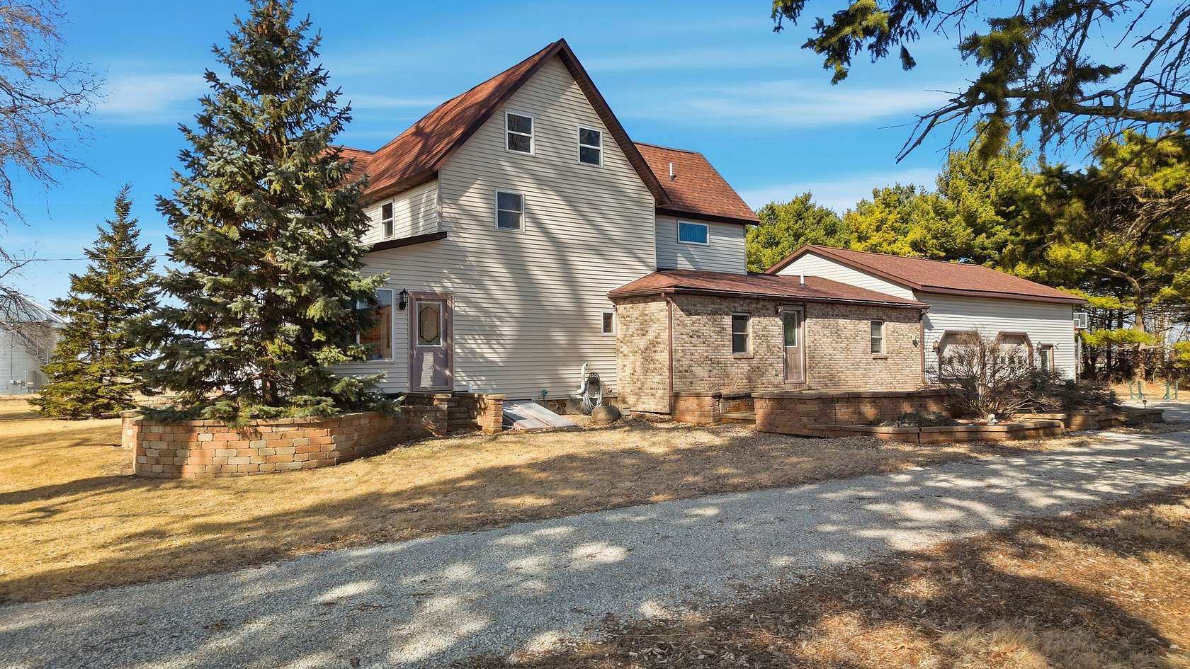 2.2 Acres of Improved Mixed-Use Land for Sale in Walnut, Illinois