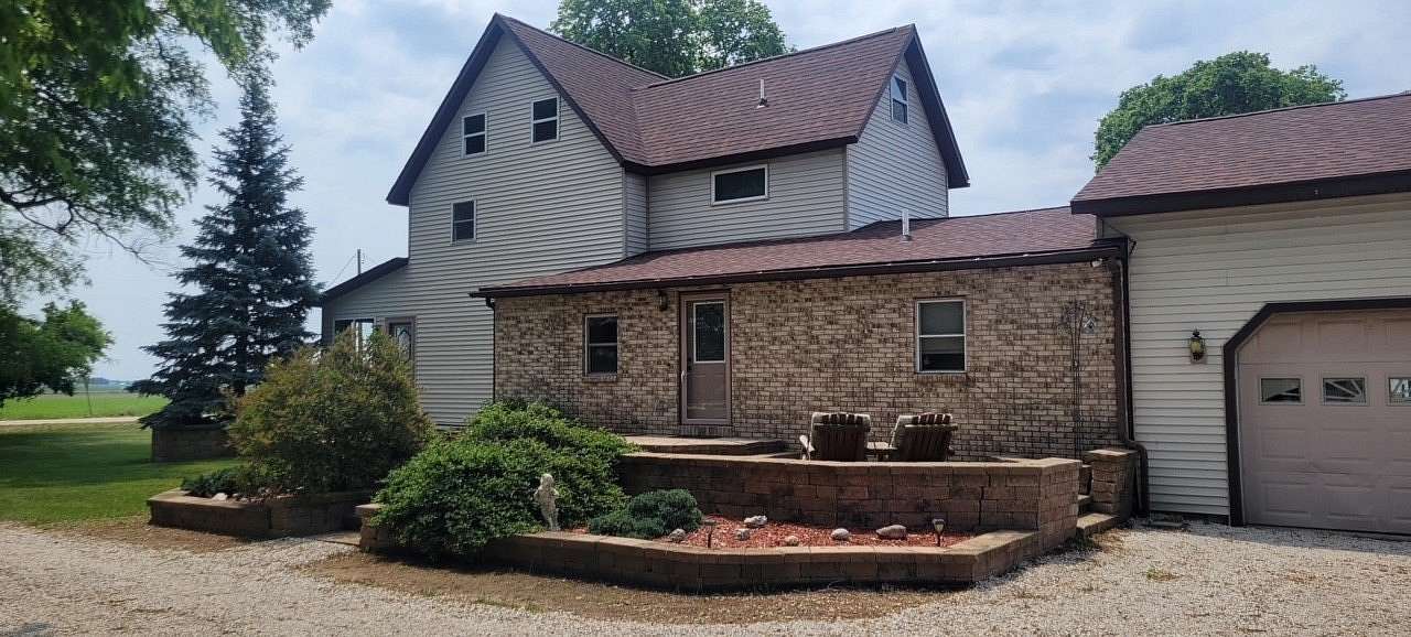 2.2 Acres of Improved Mixed-Use Land for Sale in Walnut, Illinois