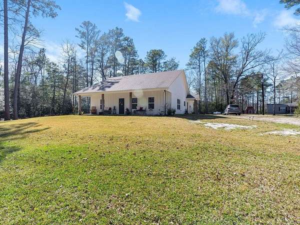 15.5 Acres of Land with Home for Sale in Huntington, Texas