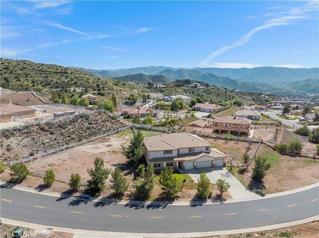 1.5 Acres of Land with Home for Sale in Acton, California
