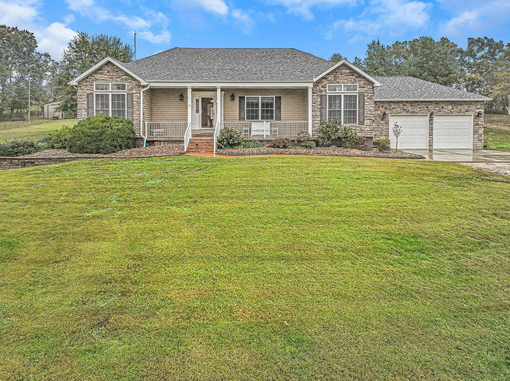 15.5 Acres of Land with Home for Sale in Warsaw, Missouri