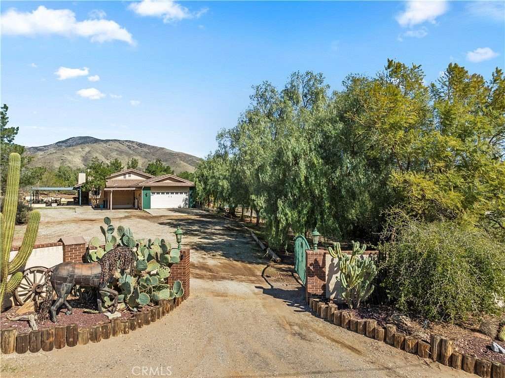 5 Acres of Land with Home for Sale in Agua Dulce, California