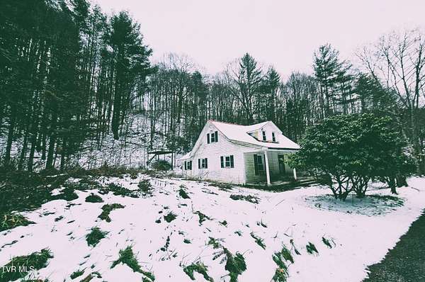 13.7 Acres of Land with Home for Sale in Trade, Tennessee