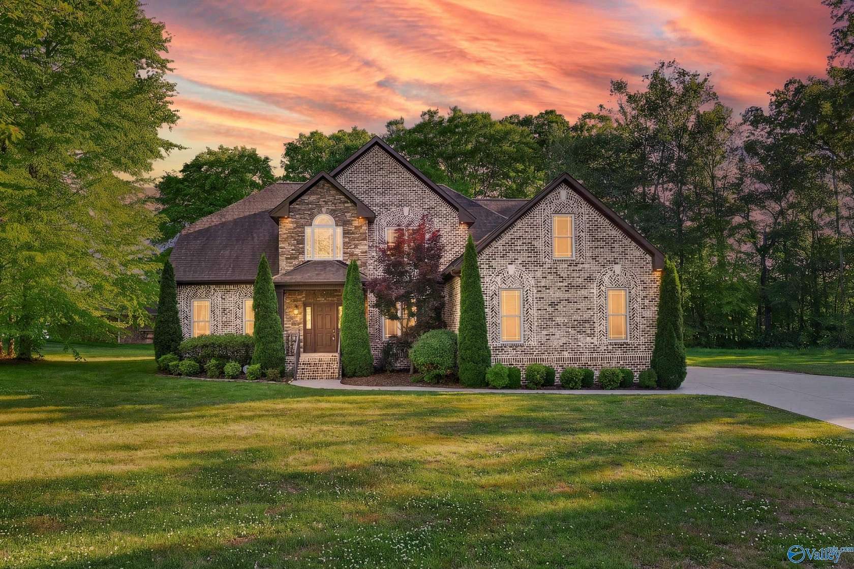 1.5 Acres of Land with Home for Sale in Fayetteville, Tennessee