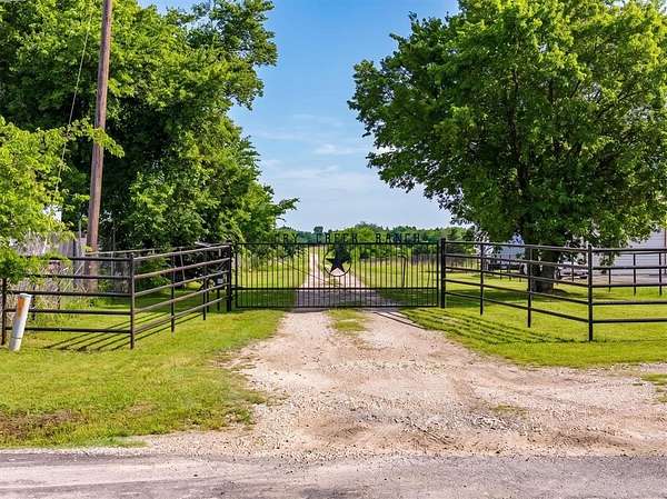32.3 Acres of Agricultural Land with Home for Sale in Farmersville, Texas