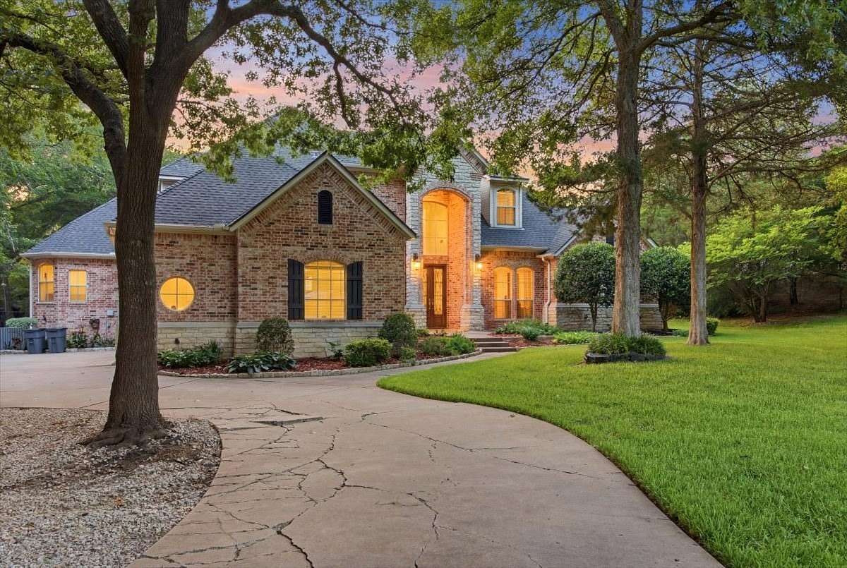 5.76 Acres of Land with Home for Sale in Red Oak, Texas