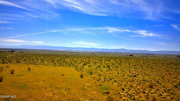 1.25 Acres of Land for Sale in Rosamond, California