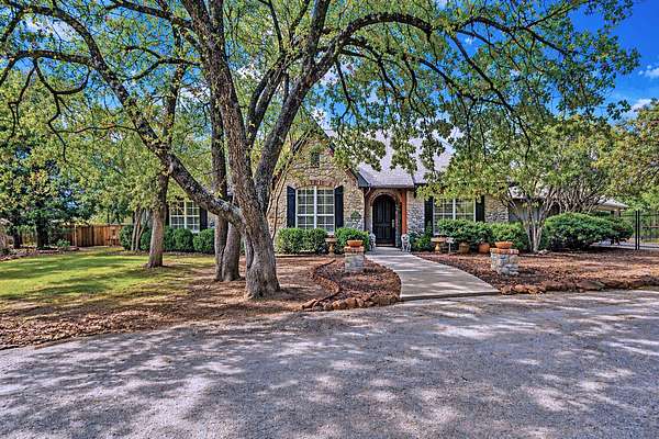 1.5 Acres of Land with Home for Sale in Cross Roads, Texas