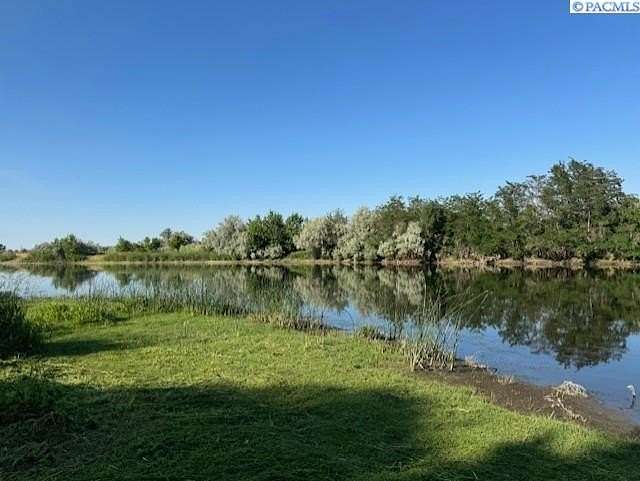 1.54 Acres of Land with Home for Sale in West Richland, Washington