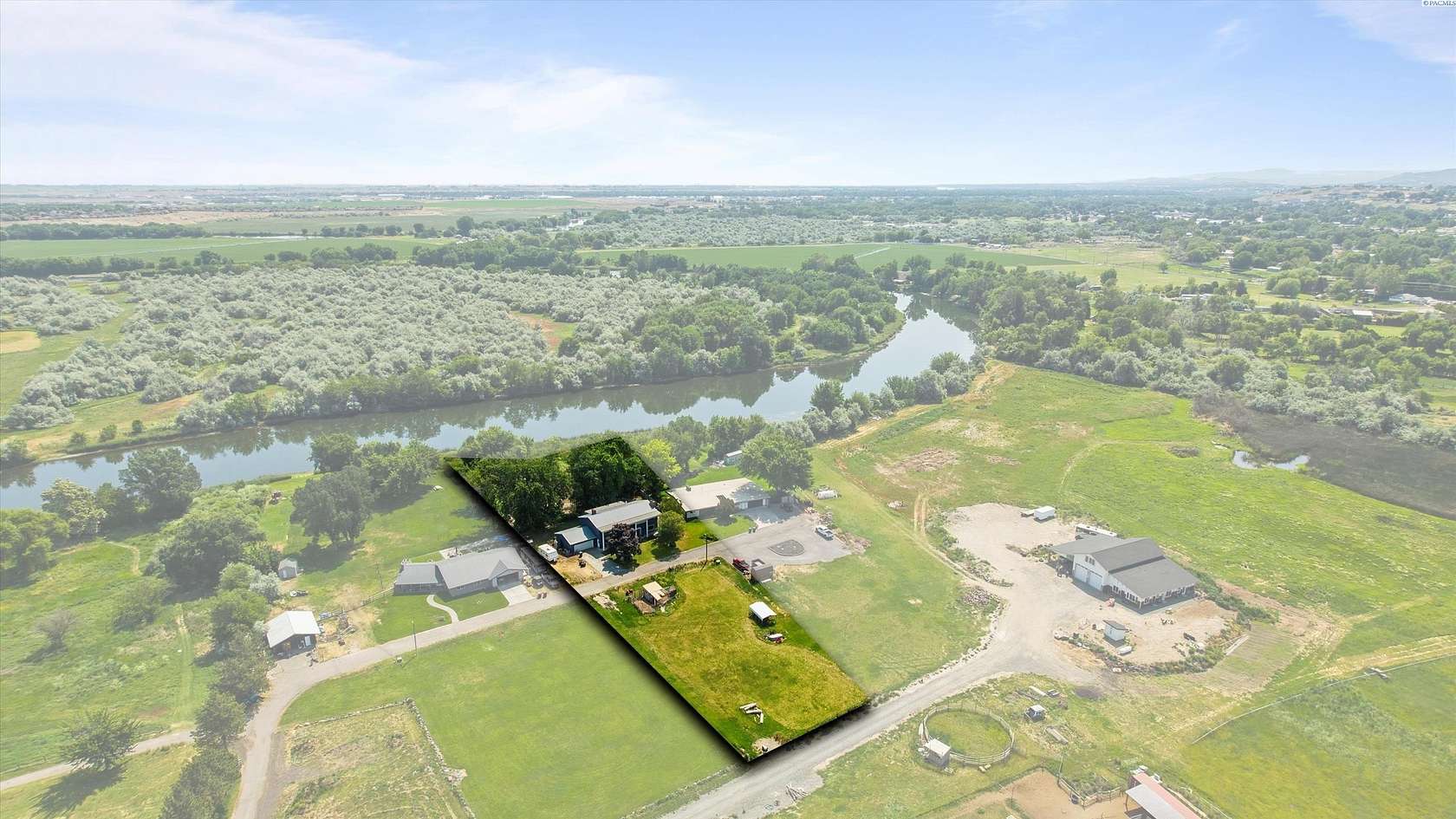 1.54 Acres of Land with Home for Sale in West Richland, Washington