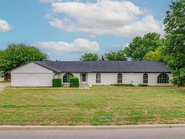 1.5 Acres of Land with Home for Sale in El Reno, Oklahoma