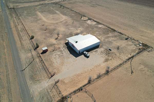 9.7 Acres of Improved Commercial Land for Sale in Levelland, Texas