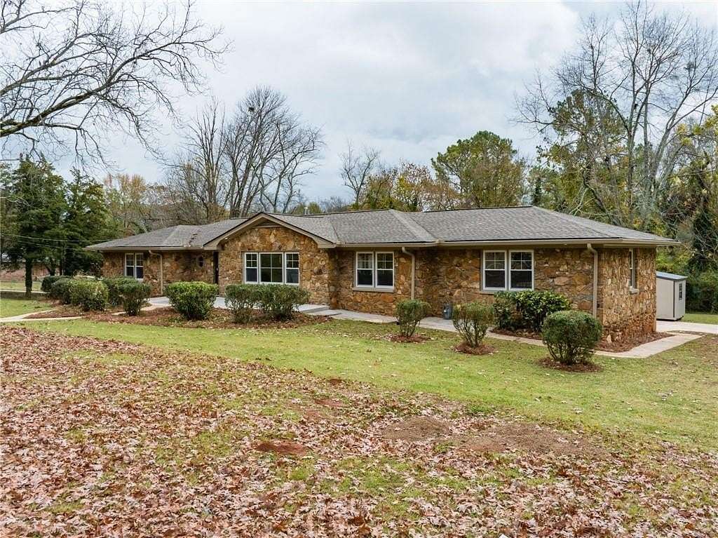 1.63 Acres of Land with Home for Sale in Decatur, Georgia