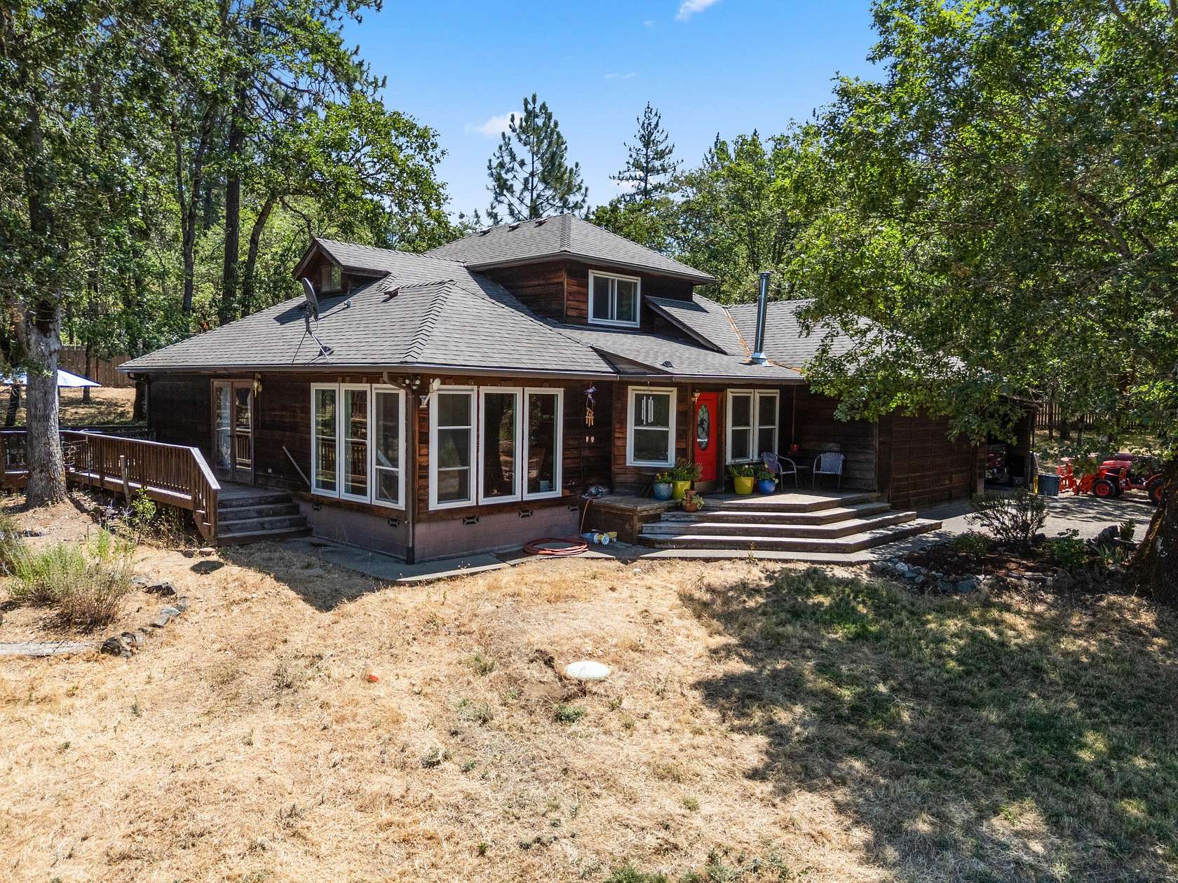 5 Acres of Land with Home for Sale in Grants Pass, Oregon