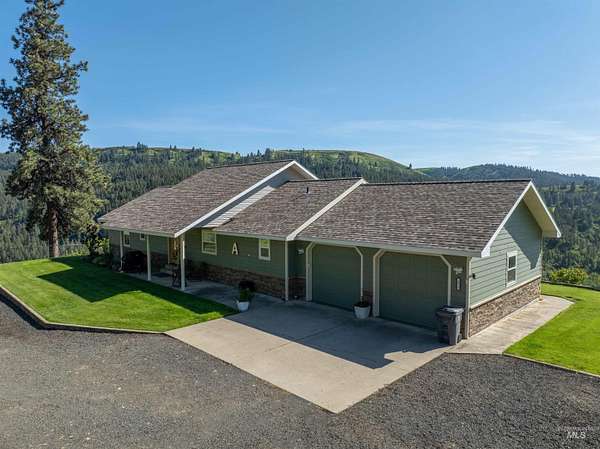 27.5 Acres of Land with Home for Sale in Kendrick, Idaho