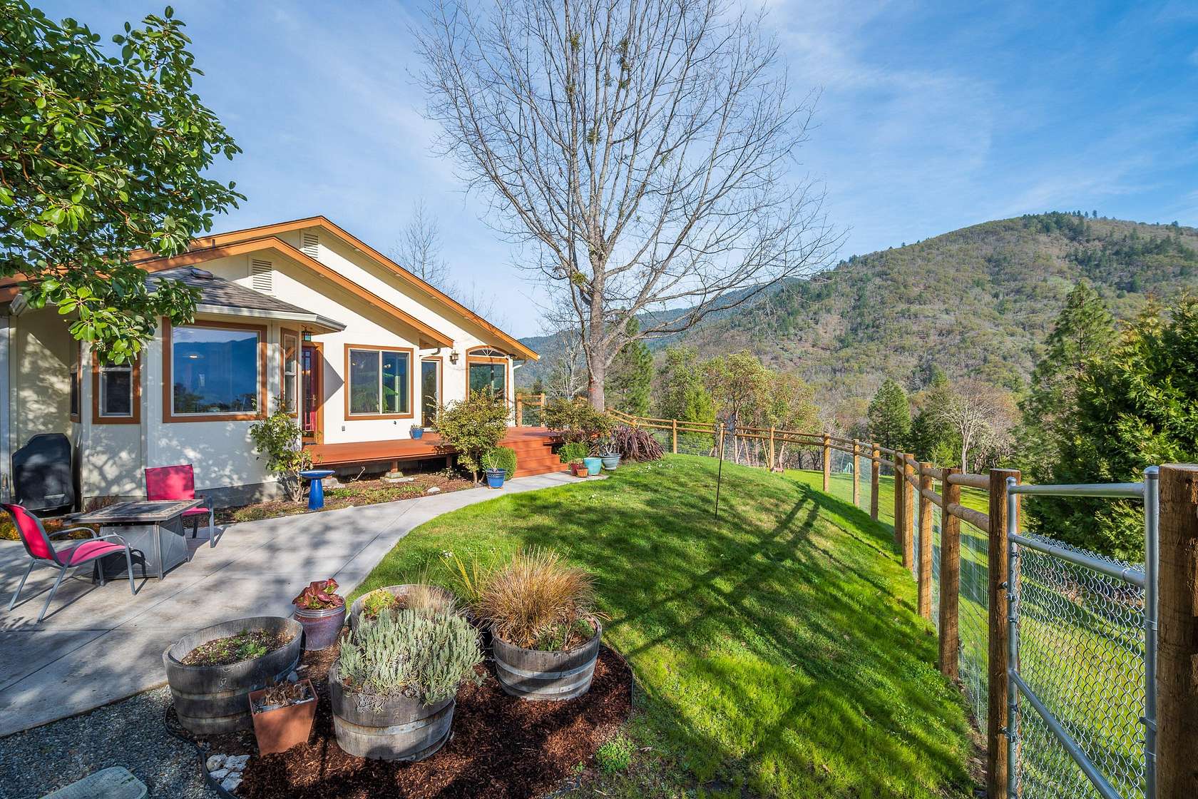 5 Acres of Land with Home for Sale in Grants Pass, Oregon