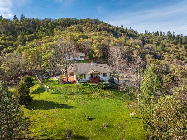 5 Acres of Land with Home for Sale in Grants Pass, Oregon