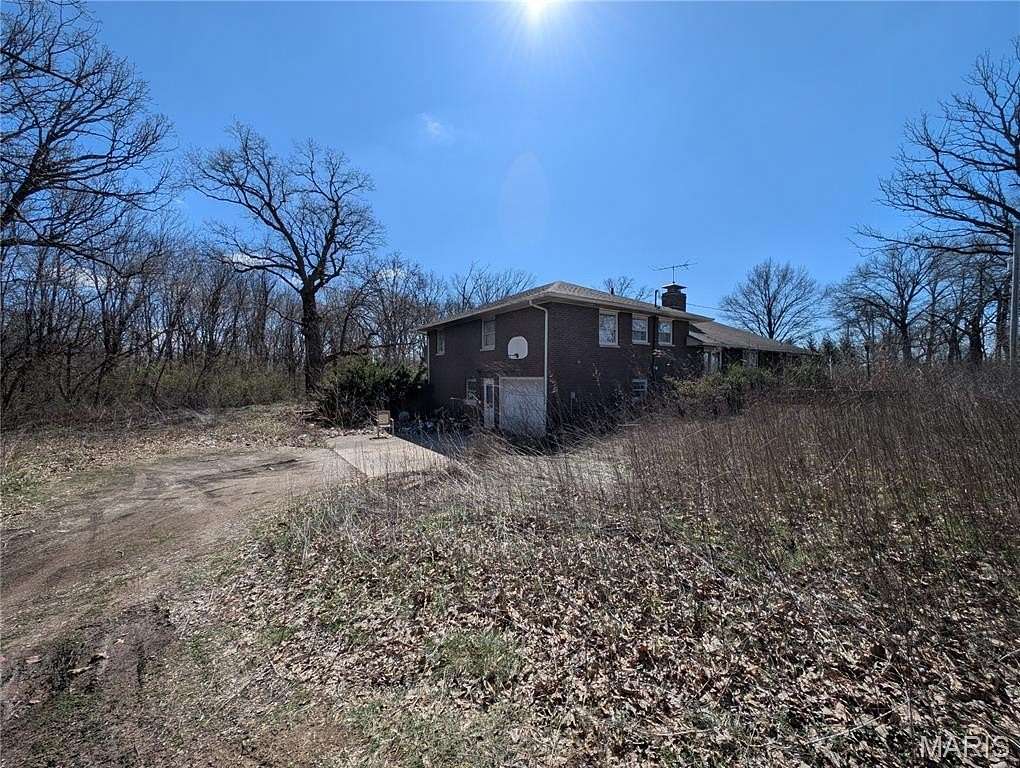 4 Acres of Improved Residential Land for Auction in Highland, Illinois