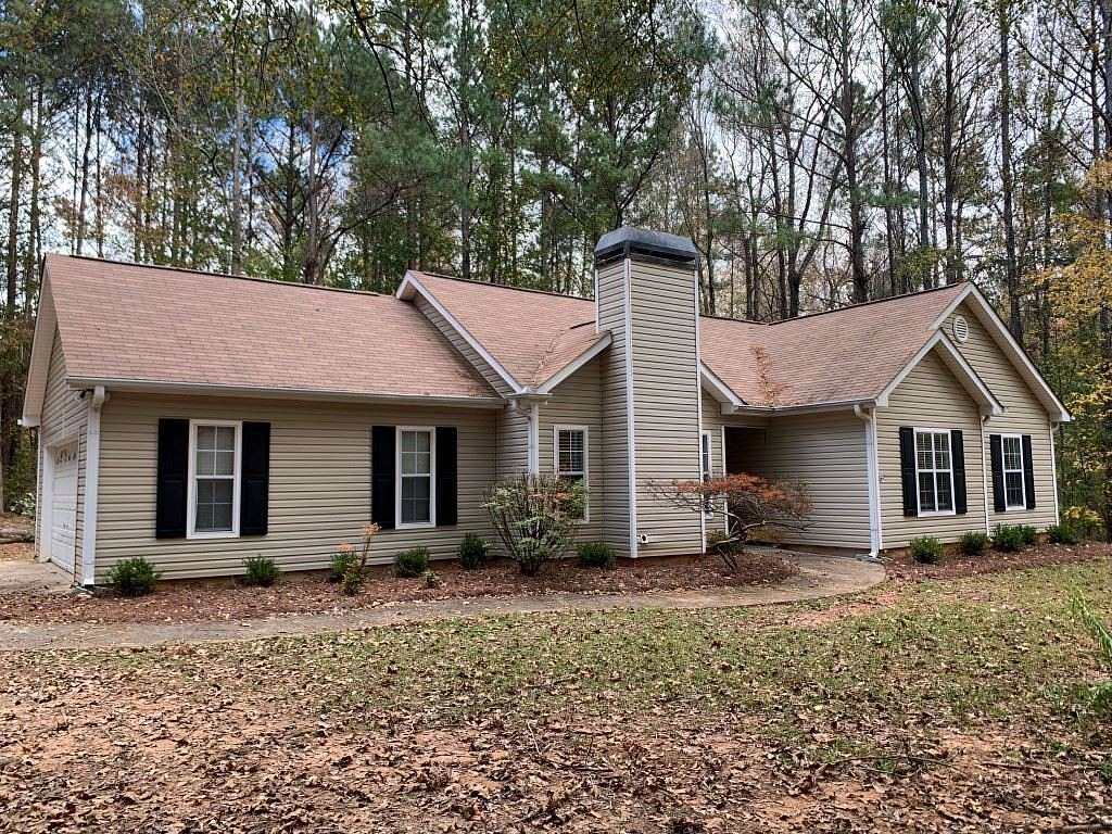 1.5 Acres of Land with Home for Lease in Newnan, Georgia