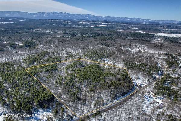 18.9 Acres of Land for Sale in New Baltimore, New York